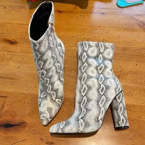Fashion Nova Snake Skin Booties Size 9